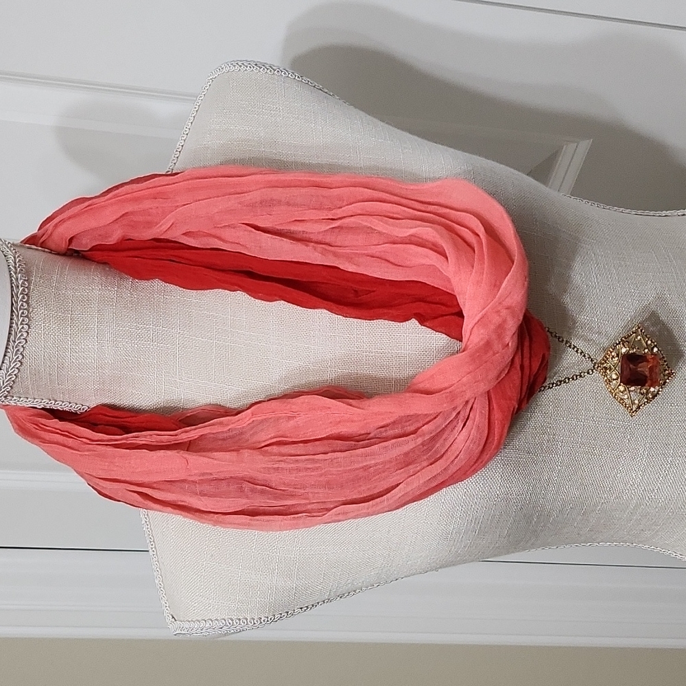 Beautuful Orange Ombre Infinity Scarf w/Gold Pendant Necklace. Great Condition!